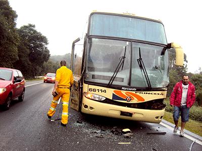 Acidente entre quatro veículos na BR 277