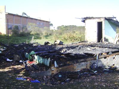 Suspeita de incêndio criminoso no Guabiroba