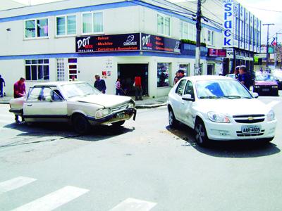 Acidente com danos materiais no Centro