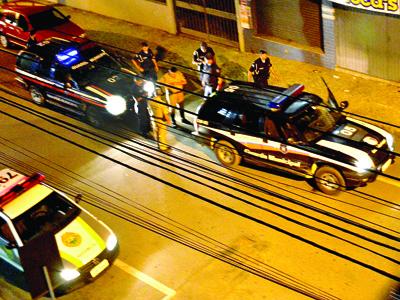 Homens são agredidos durante briga no Centro
