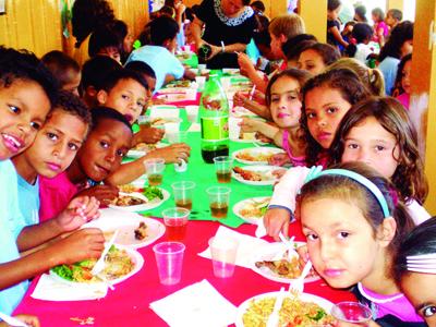 Escola Vereador José Andreassa encerra ano letivo com almoço