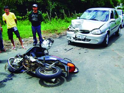 Adolescente ferido em colisão frontal