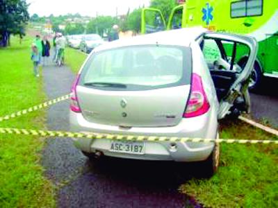 Saveiro com placa de Campo Largo se envolve em acidente