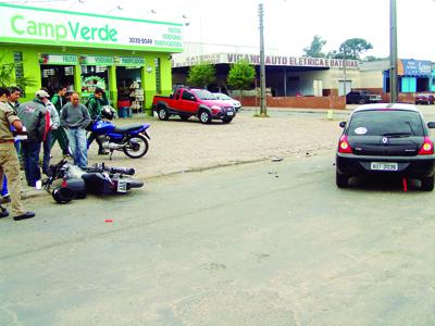 Motociclista sofre ferimentos em acidente