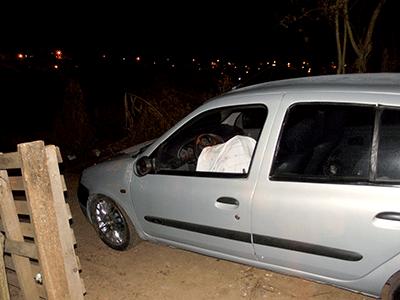 Executado a queima-roupa dentro do carro