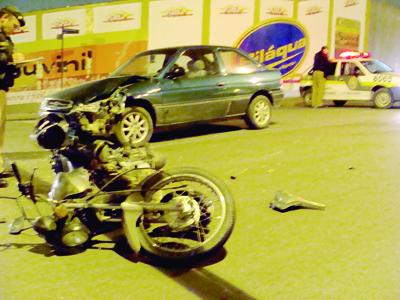 Motociclista sofre graves ferimentos em acidente