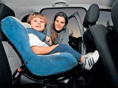 Paraná tem 500 multas mensais por desrespeito à lei da cadeirinha