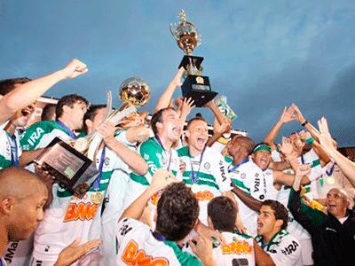 Coritiba se consagra em clássico