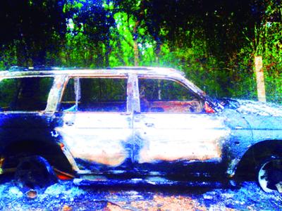 Assassinados ao lado de Pajero incendiada