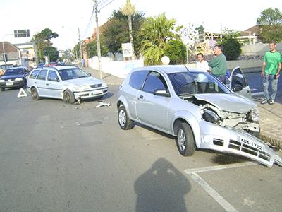 Acidente em perigoso cruzamento no Centro