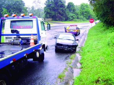 Veículo com contrabando tomba na 277