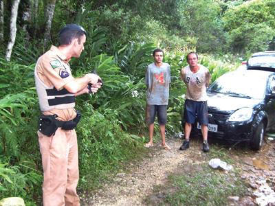 PM prende suspeitos de assalto no Dona Fina