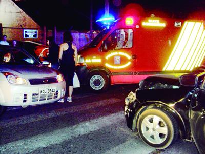 Veículos colidem em frente ao Terminal Urbano