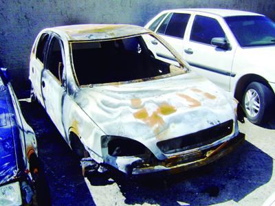 Corsa com alerta de roubo é queimado