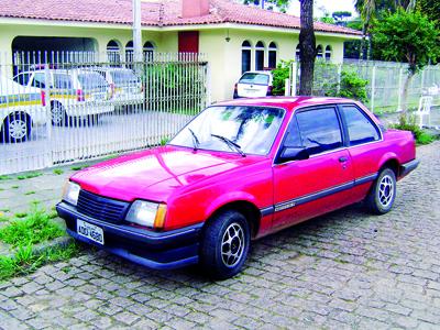 PM recupera carro furtado na Travessa Curva