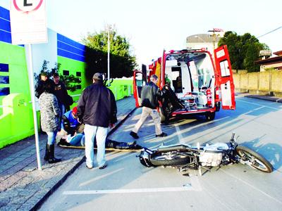 Condutora de motocicleta ferida em acidente