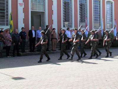 Tiro de Guerra comemora Dia do Exército
