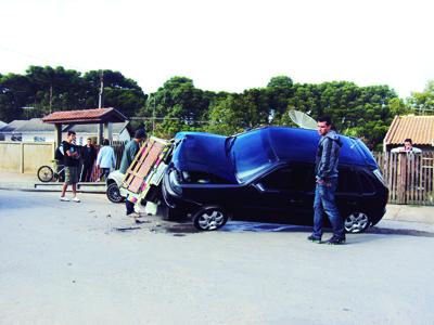 Acidente na Avenida Luiz Rivabem