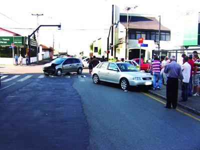 Acidente com danos materiais no Centro