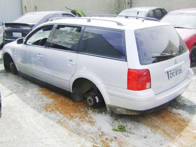 Homem tem carro roubado no Ouro Verde