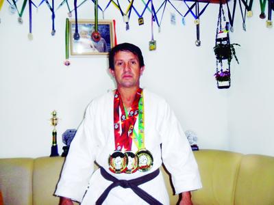 Título para Campo Largo  em Sulamericano de Karatê