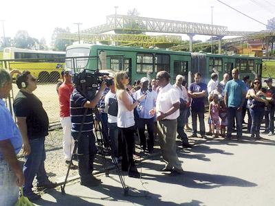 Moradores realizam protesto na BR-277