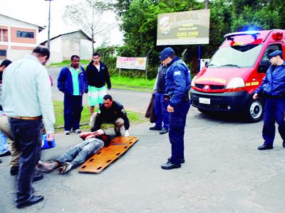 Motoqueiro ferido ao sofrer queda no Botiatuva