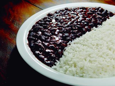 Feijão e arroz ficam mais acessíveis ao consumidor