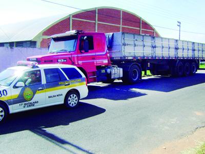 Carreta furtada é localizada no Jd Serrinha