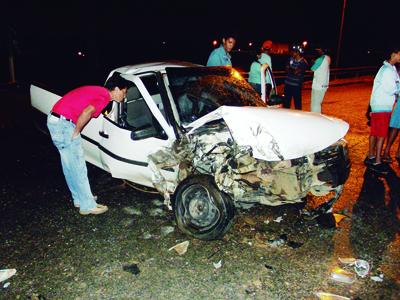 Acidente entre carro e caminhão no Ferrari