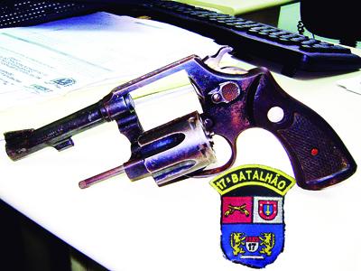 Adolescente flagrado com revólver calibre 38