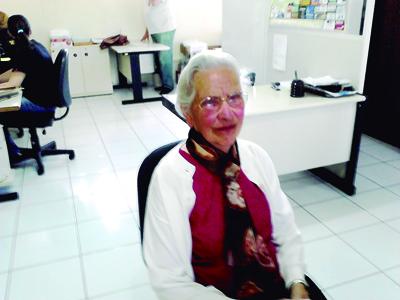 Motorista com 90 anos renova Carteira Nacional de Habilitação