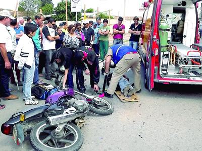 Motoqueiro se fere em acidente no Centro