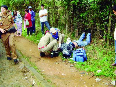 Colisão frontal deixa motoqueiro com graves ferimentos no Águas Claras