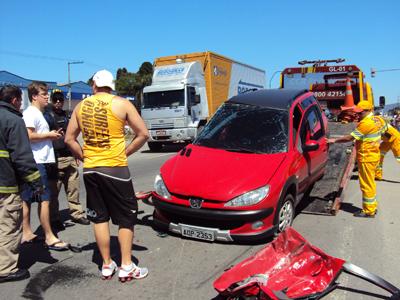 Grave acidente na travessia da BR 277 com a Ademar de Barros