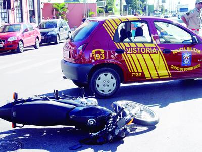 Motoqueiro ferido em acidente na Centenário