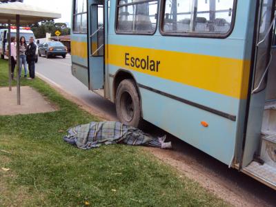 Mulher morre logo após descer do ônibus