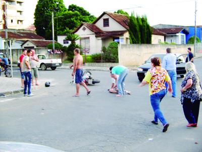 Motoqueiro ferido em acidente no Centro