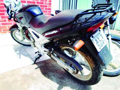 Motocicleta recuperada pela PM no Cercadinho