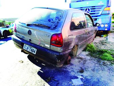 PM recupera Gol tomado de assalto em Curitiba