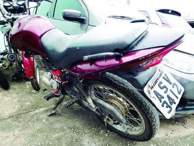 Moto roubada em Curitiba encontrada abandonada