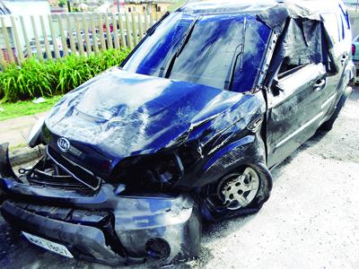 Fogem da PRF e abandonam veículo após acidente