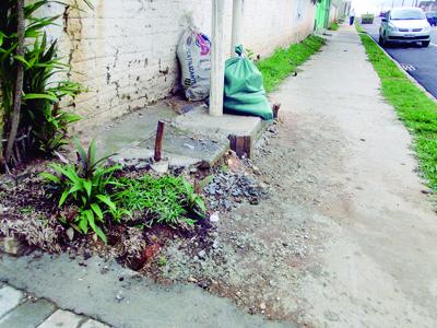 Moradora reclama de calçada na Avenida Expedicionários