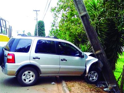 Acidente com Ecosport no Jardim das Palmeiras