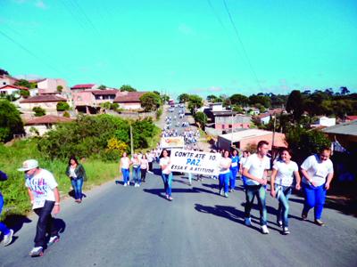 Alunos do Caic em  Caminhada pela Paz