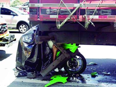 Motociclista morre em colisão traseira na BR 277