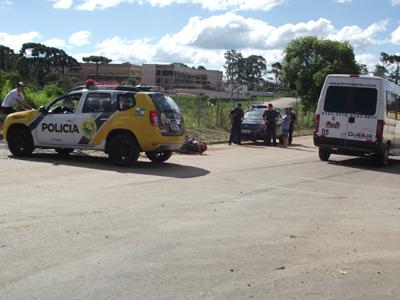 Acidente entre carro e moto no Ouro Verde 