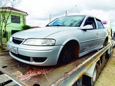 Veículo roubado em Araucária é encontrado