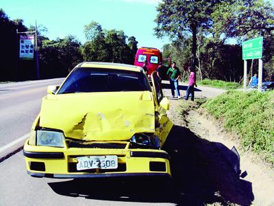 Uma vítima com ferimentos graves em acidente na PR 423