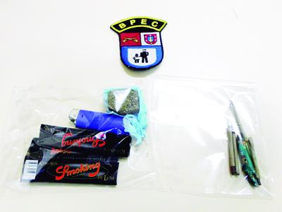 PE apreende menor com drogas em escola